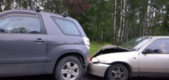 На Мориса Тореза Daewoo Nexia врезался в притормозивший у "зебры" кроссовер