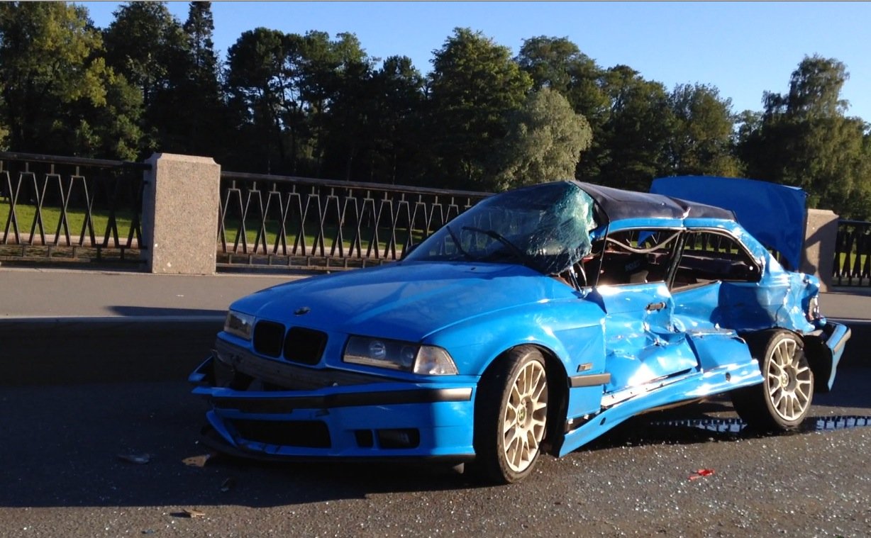 Страшное ДТП с автомобилем BMW 3 COUPE на Савушкина ДТП на Приморском проспекте с BMW 3 COUPE