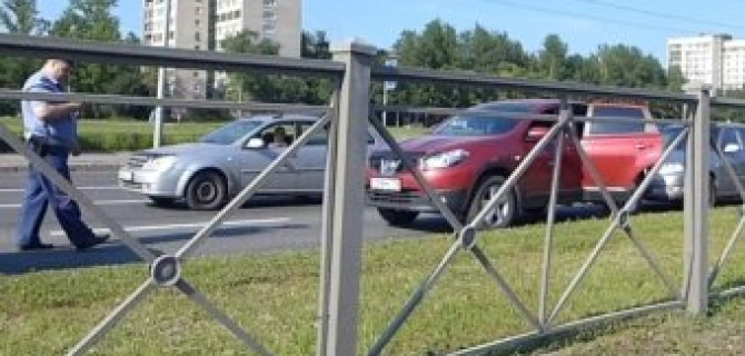 Массовая авария у пешеходной зебры на проспекте Блюхера