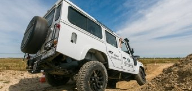 День Jaguar Land Rover от РОЛЬФ в стиле ралли.