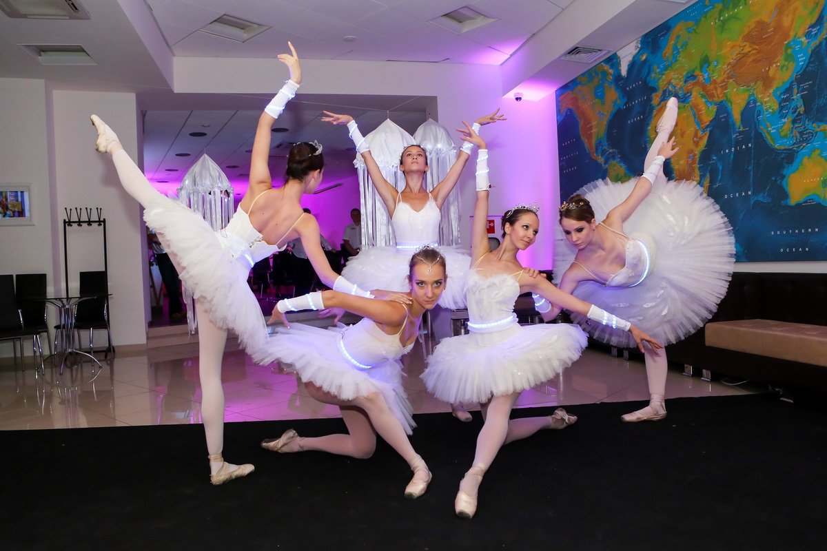 Искусство открытий в АРТЕКС - компания АРТЕКС представила обновленный дилерский центр Jaguar Land Rover на 60 км МКАД post-release_60km_10.jpg