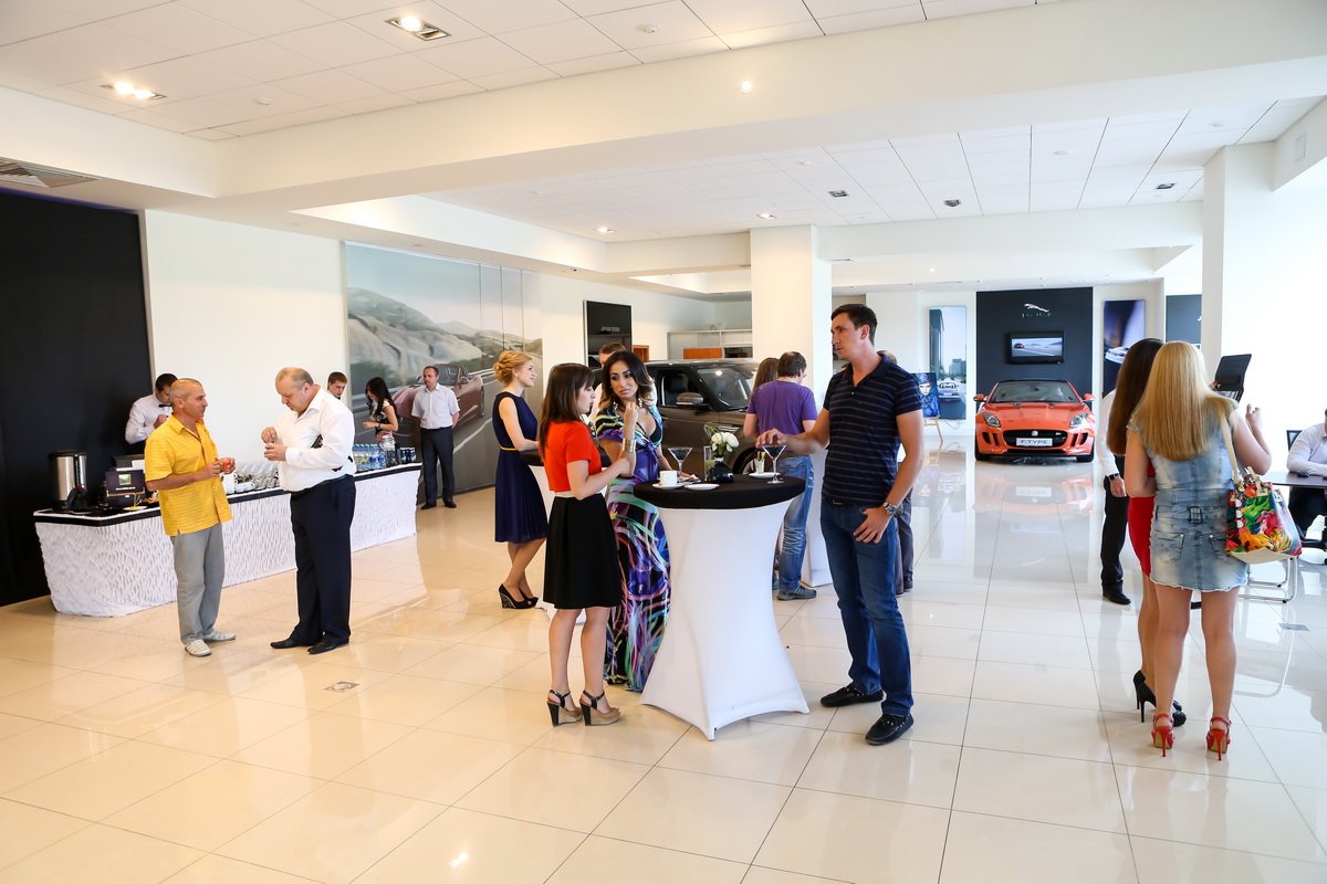 Искусство открытий в АРТЕКС - компания АРТЕКС представила обновленный дилерский центр Jaguar Land Rover на 60 км МКАД post-release_60km_4.jpg