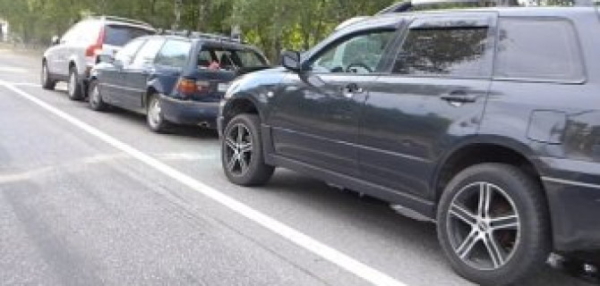 Субботняя авария в городе Кировск - два авто врезались в Volvo