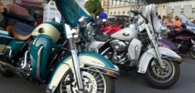 Международный фестиваль HARLEY DAVIDSON 2014 проходит в эти дни на площади Островского