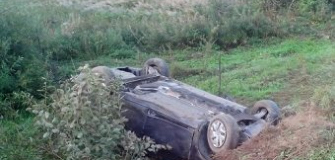 В Костромской области Renault Fluence слетел с дороги и несколько раз перевернулся