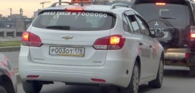 Дмитрий Медведев на фоне кризиса авторынка одобрил возвращение на четыре месяца программы утилизации для легковых и грузовых машин