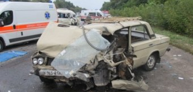 В страшной аварии  на автодороге Одесса-Киев погибли три человека, 13 пострадавших