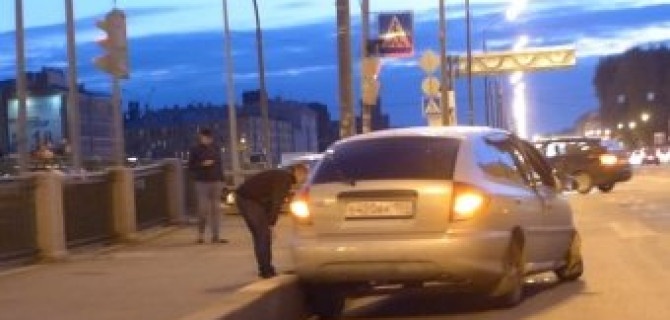 BMW Coupe и хэтчбэк KIA разбились на набережной Обводного канала