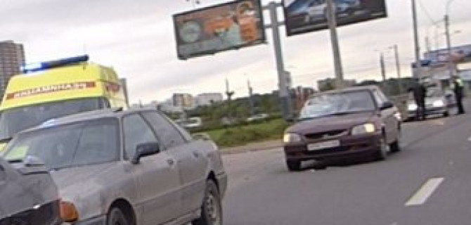 На Петергофском шоссе автомобиль Hyundai Accent сбил пешехода