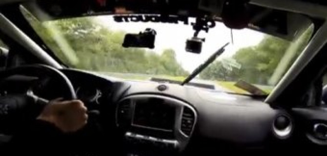 Видео фрагмент заезда тюнингованого кроссовера Nissan Jike по кольцу 