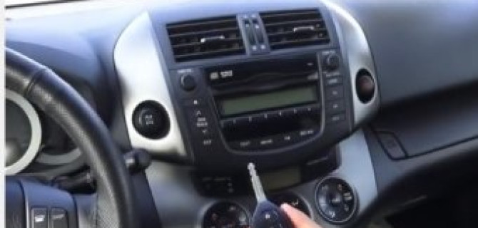 Toyota RAV-4 - видео обозрение модели (выпуск 2011 года) 