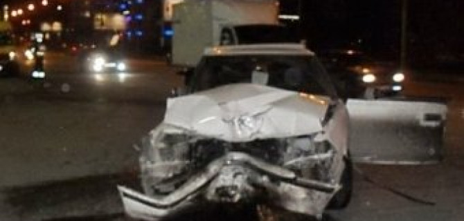 Полиция Новосибирска ищет водителя, совершившего ДТП и сбежавшего с места аварии