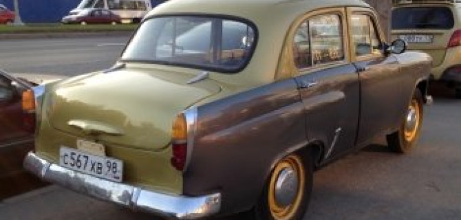 Классический автомобиль "Москвич" - ретро машины наших дней