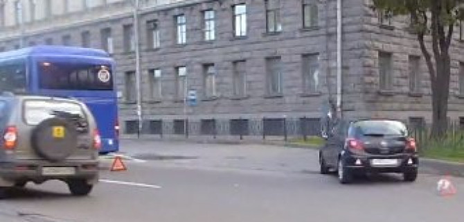 Еще одна утренняя авария на Ушаковской развязке с участием автобуса. 