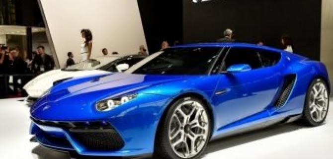 Динамика и вместимость салона одновременно? 910 сильный Ламбаргини представлен в Париже