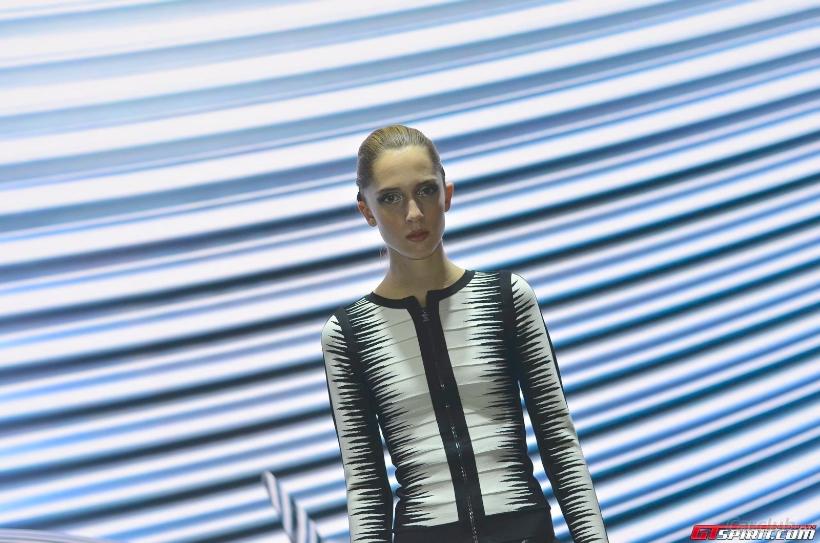 Милые французские девушки-хостесс Парижского автосалона осень 2014 года 0027-devushki_parizhskogo_avtosalona_2014_14.jpg