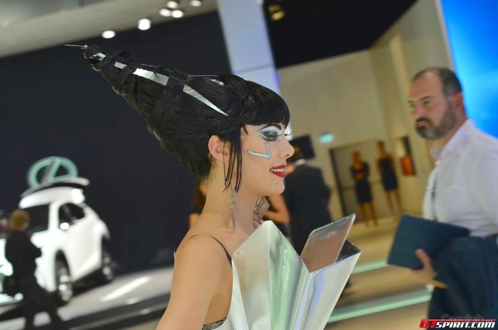 Милые французские девушки-хостесс Парижского автосалона осень 2014 года 0037-devushki_parizhskogo_avtosalona_2014_19.jpg