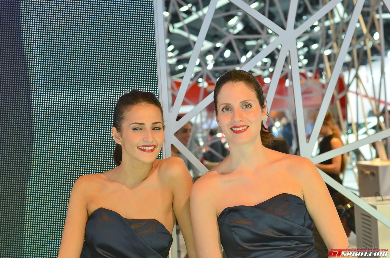 Милые французские девушки-хостесс Парижского автосалона осень 2014 года 0039-devushki_parizhskogo_avtosalona_2014_20.jpg