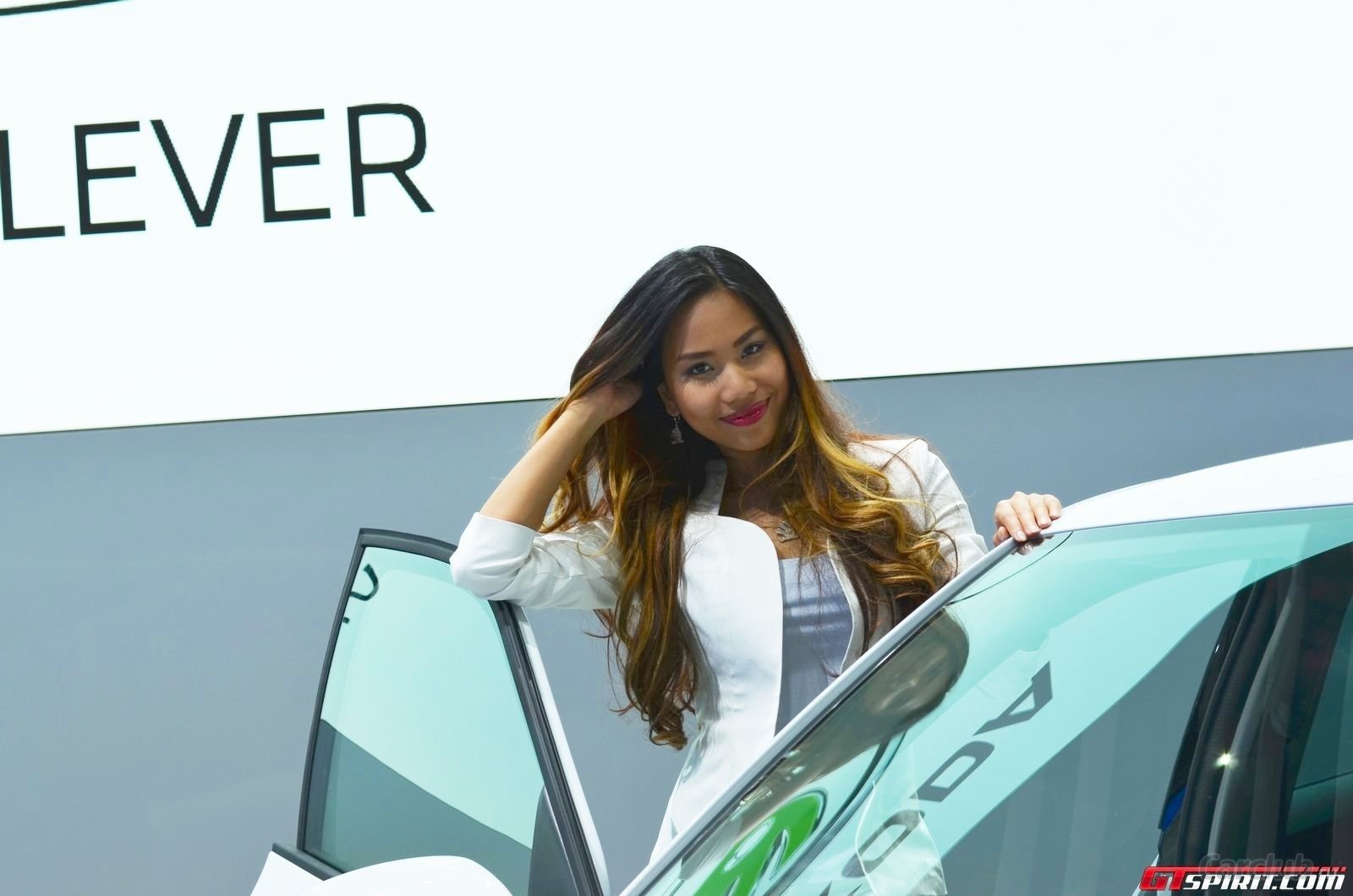 Милые французские девушки-хостесс Парижского автосалона осень 2014 года 0033-devushki_parizhskogo_avtosalona_2014_17.jpg