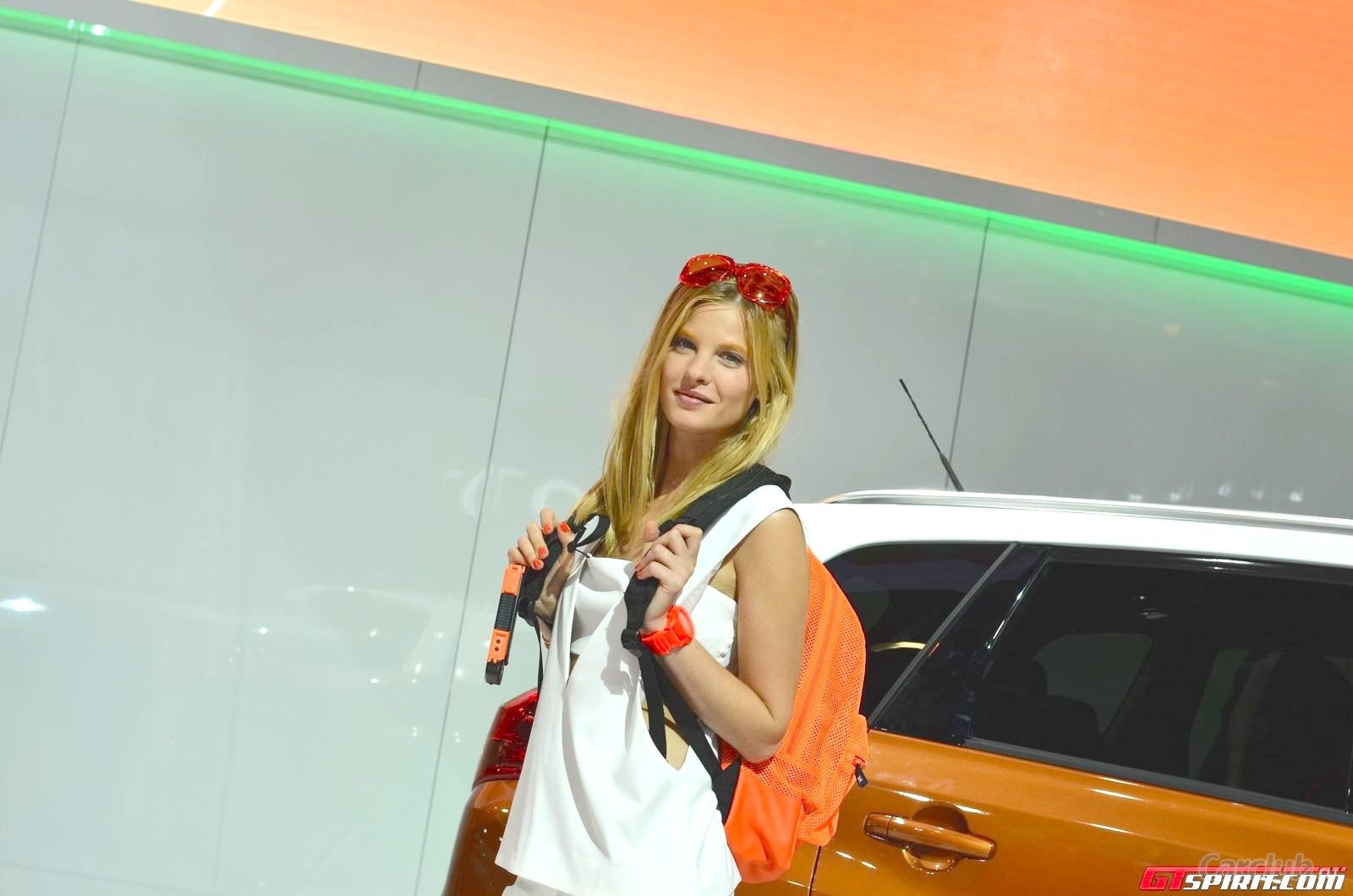 Милые французские девушки-хостесс Парижского автосалона осень 2014 года 0041-devushki_parizhskogo_avtosalona_2014_21.jpg