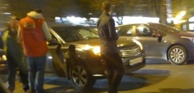 Водитель Skoda Octavia не смог затормозить и врезался в Subaru Forester