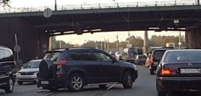 Неудачный разворот - Chevrolet Lanos не среагировал на маневр кроссовера Toyota 