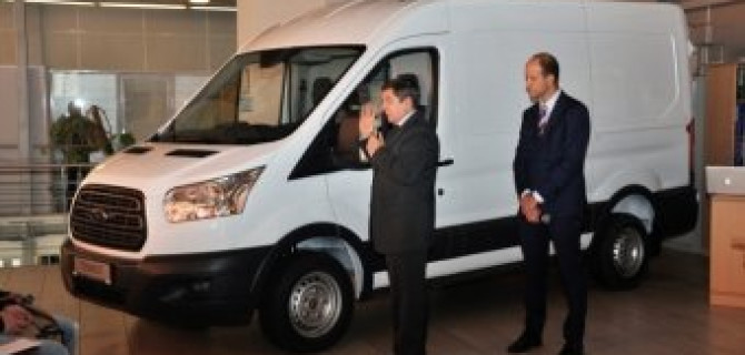 Две новые модели, Ford Transit и Ford Transit Custom были представлены в автосалоне «Аларм-Моторс Озерки»