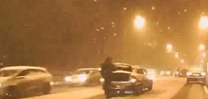 Первый снег - ДТП в Ярославле на мосту через Волгу