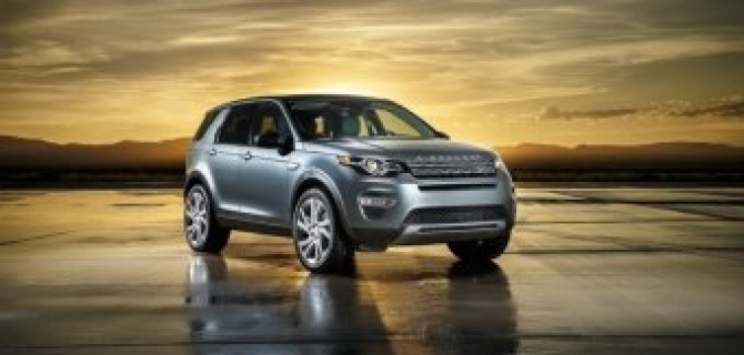 Новый Land Rover Discovery Sport оказался в центре внимания московской публики