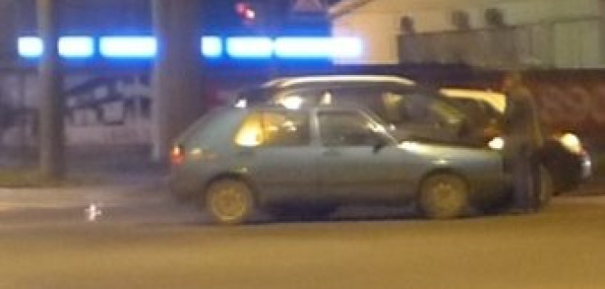 Две иномарки навалились друг на друга на пересечении Политехнической и Новороссийской улицы