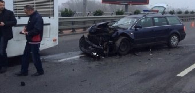 Девушка с 1,97 промилле алкоголя в крови, не заметила остановившийся в пробке автомобиль Peugeot 