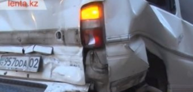 Авария в Алматы - наезд на стоящее транспортное средство