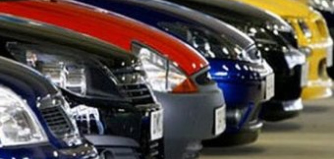 Чиновников пересадят на отечественные машины