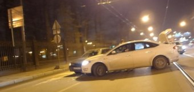 Попытка водителя автомобиля Ford Mondeo развернуться у Ушаковской развязки завершилась столкновением 