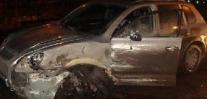 В Перми пьяный водитель опрокинул машину скорой помощи и скрылся с места аварии