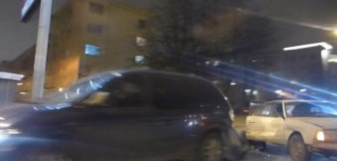 Экстремальное маневрирование в Петербурге на проспекте Стачек - ДТП как результат. 