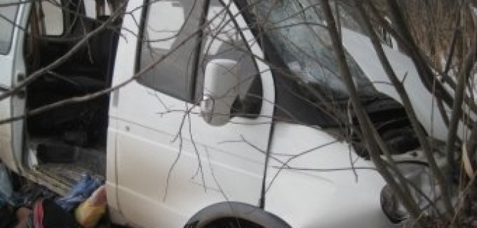 В Свердловской области ВАЗ-2112 столкнулась с маршруткой