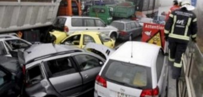 Автомобили столкнулись на Ленинском проспекте в Москве