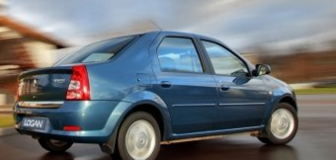 Старый Renault Logan не сдается