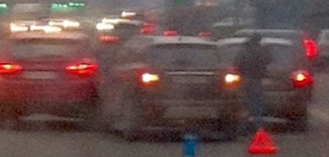 ДТП на проспекте Ветеранов заняло три полосы движения и почти полностью парализовала движение