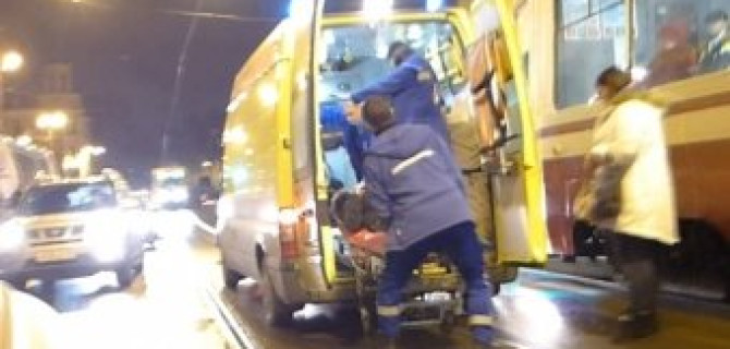 В Петербурге на Старопетергофском проспекте сбили женщину-пешехода