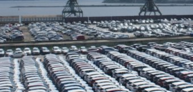 Через таможню Владивостока стали ввозить больше автомобилей