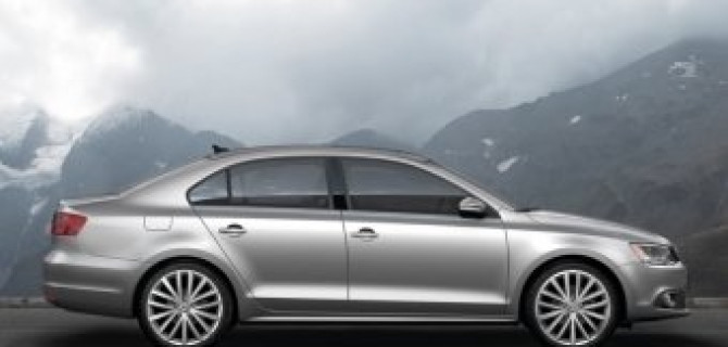 Российские автосалоны начинают продажи обновленного Volkswagen Jetta