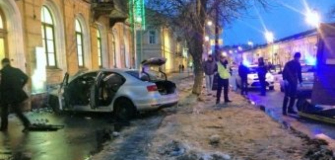 В Кронштадте иномарка протаранила стену