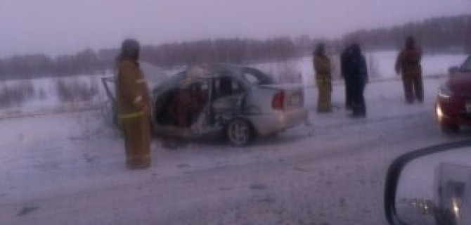 В Кемерово иномарка столкнулась с грузовиком