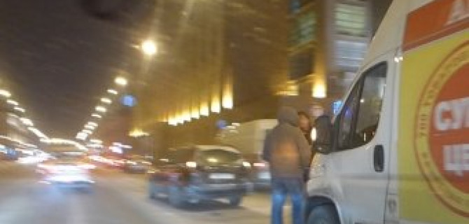 Микроавтобус Fiat врезался в затормозивший на светофоре универсал той-же марки.