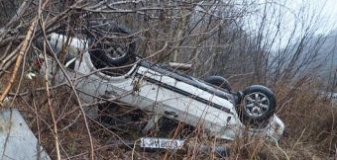 "Фольксваген Джетта" опрокинулся на крышу - водитель с места аварии убежал. 