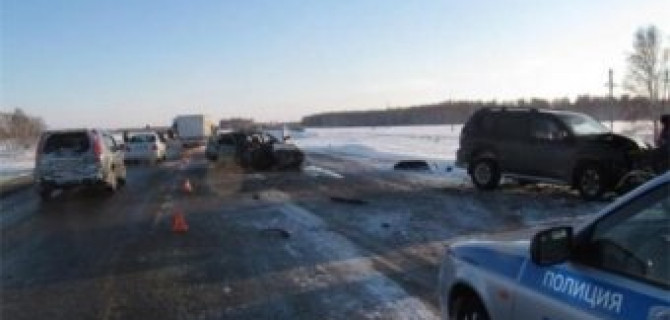 Омск: джип протаранил «Ладу»