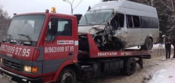 В Новой Москве на Варшавском шоссе столкнулись маршрутка и КамАЗ