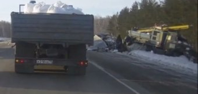 Под Челябинском «Урал» протаранил «Газель»